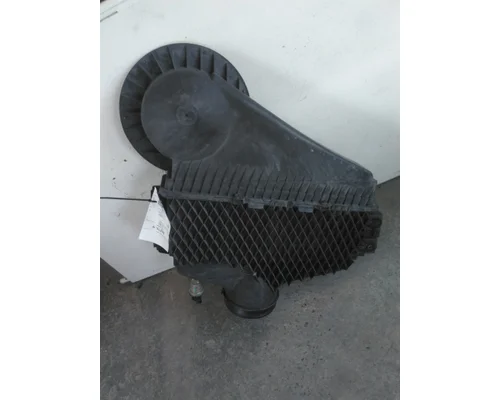 INTERNATIONAL LT AIR CLEANER