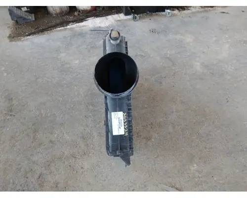 INTERNATIONAL LT AIR CLEANER