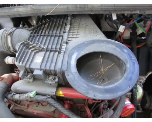 INTERNATIONAL LT AIR CLEANER