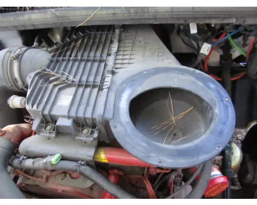 INTERNATIONAL LT AIR CLEANER