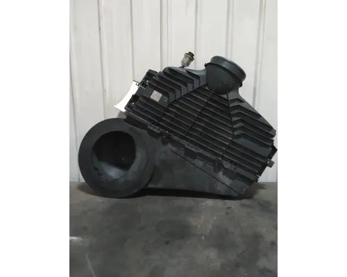 INTERNATIONAL LT AIR CLEANER