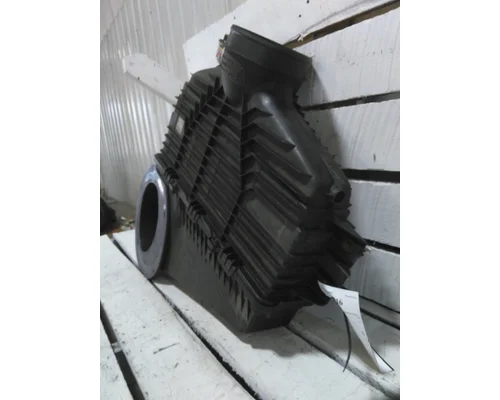 INTERNATIONAL LT AIR CLEANER