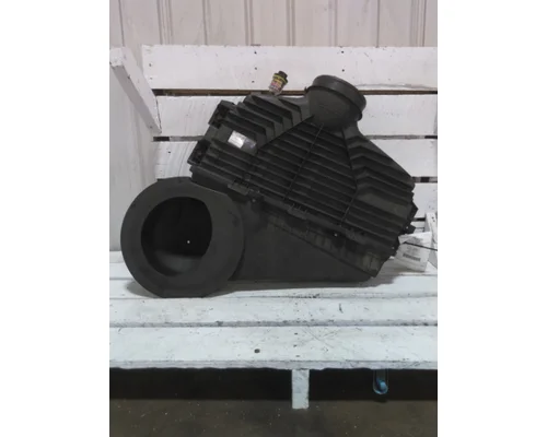 INTERNATIONAL LT AIR CLEANER