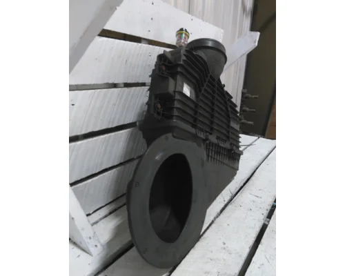 INTERNATIONAL LT AIR CLEANER