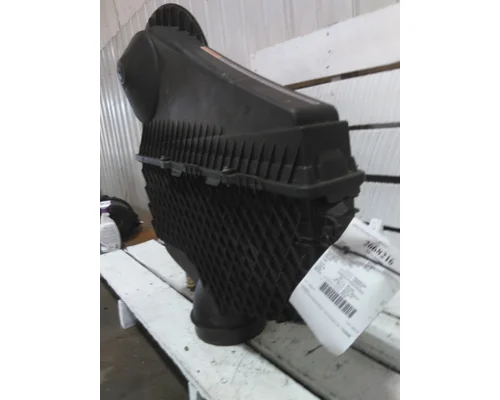 INTERNATIONAL LT AIR CLEANER