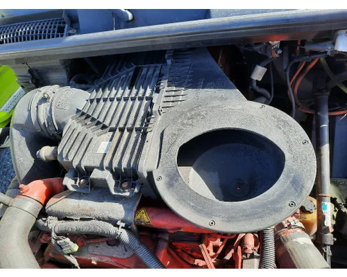 INTERNATIONAL LT AIR CLEANER