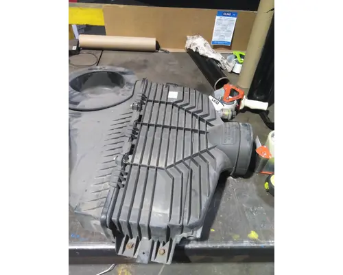 INTERNATIONAL LT AIR CLEANER