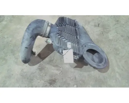 INTERNATIONAL LT AIR CLEANER