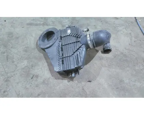 INTERNATIONAL LT AIR CLEANER