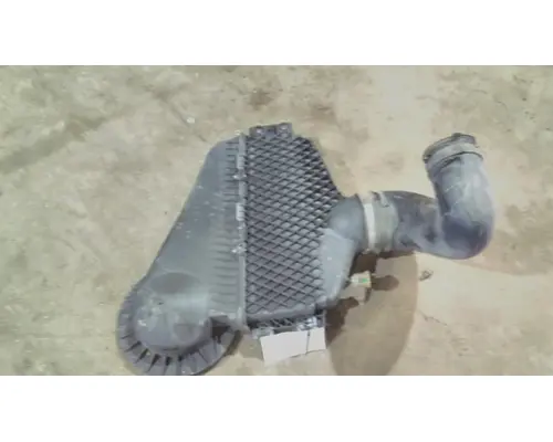 INTERNATIONAL LT AIR CLEANER