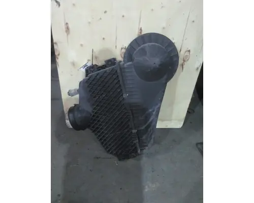 INTERNATIONAL LT AIR CLEANER