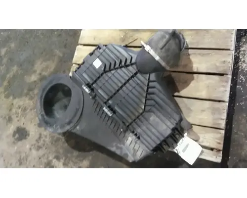 INTERNATIONAL LT AIR CLEANER
