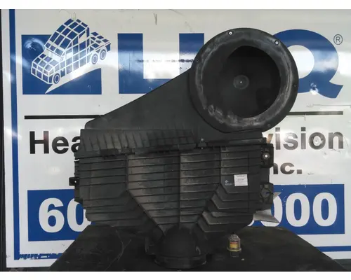INTERNATIONAL LT AIR CLEANER