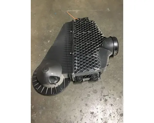 INTERNATIONAL LT Air Cleaner