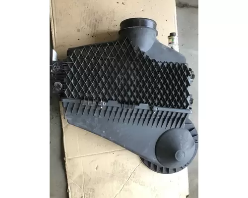 INTERNATIONAL LT Air Cleaner