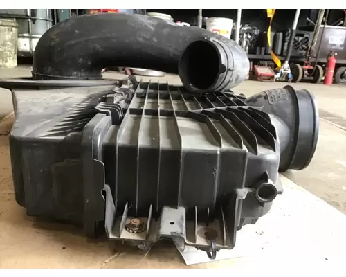 INTERNATIONAL LT Air Cleaner