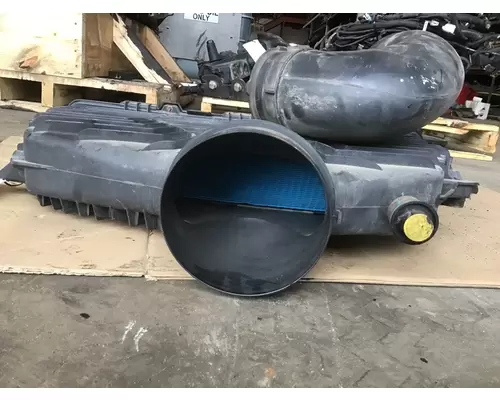 INTERNATIONAL LT Air Cleaner