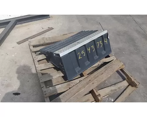 INTERNATIONAL LT BATTERY BOX COVER