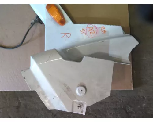 INTERNATIONAL LT CAB SKIRT FILLER PANEL