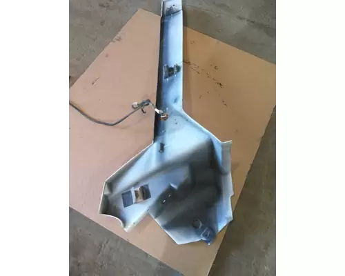 INTERNATIONAL LT CAB SKIRT FILLER PANEL