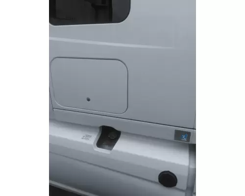 INTERNATIONAL LT CAB SKIRT FILLER PANEL