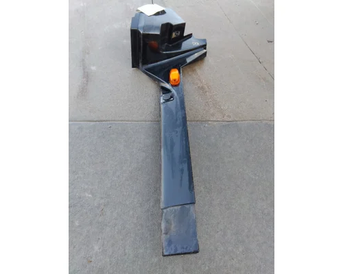 INTERNATIONAL LT CAB SKIRT FILLER PANEL
