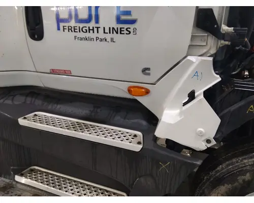 INTERNATIONAL LT CAB SKIRT FILLER PANEL