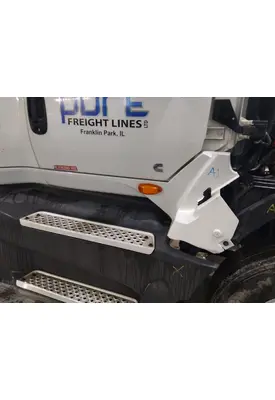 INTERNATIONAL LT CAB SKIRT FILLER PANEL