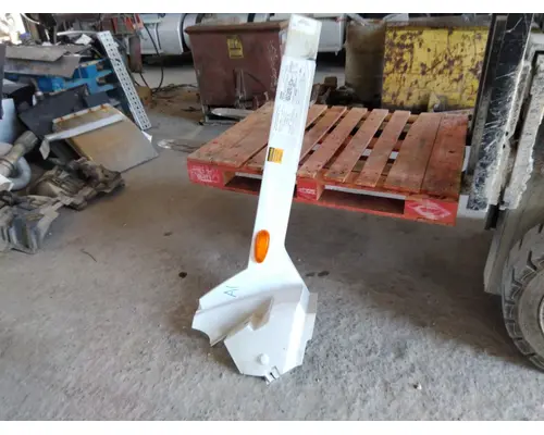 INTERNATIONAL LT CAB SKIRT FILLER PANEL