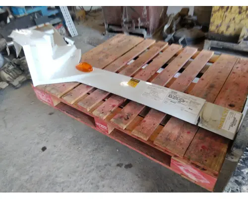 INTERNATIONAL LT CAB SKIRT FILLER PANEL