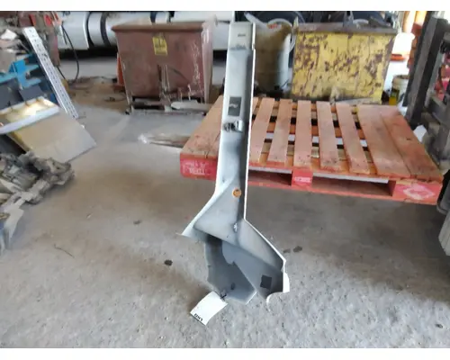 INTERNATIONAL LT CAB SKIRT FILLER PANEL