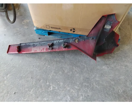 INTERNATIONAL LT CAB SKIRT FILLER PANEL