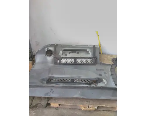 INTERNATIONAL LT CAB SKIRTSIDE FAIRING