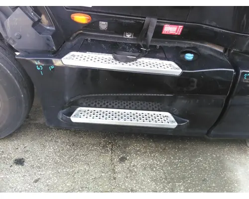 INTERNATIONAL LT CAB SKIRTSIDE FAIRING