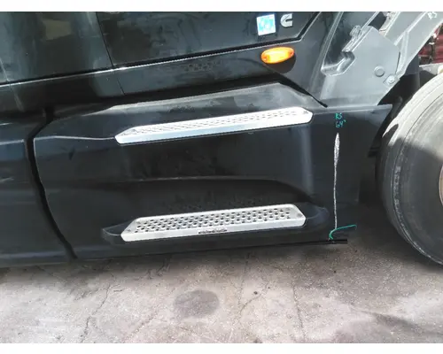 INTERNATIONAL LT CAB SKIRTSIDE FAIRING