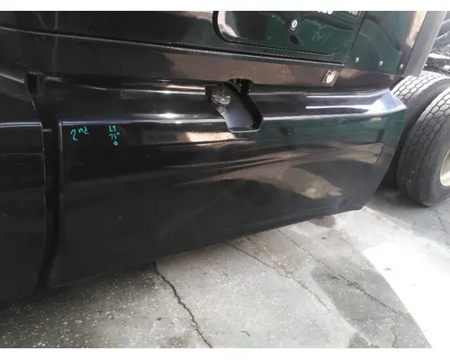 INTERNATIONAL LT CAB SKIRTSIDE FAIRING