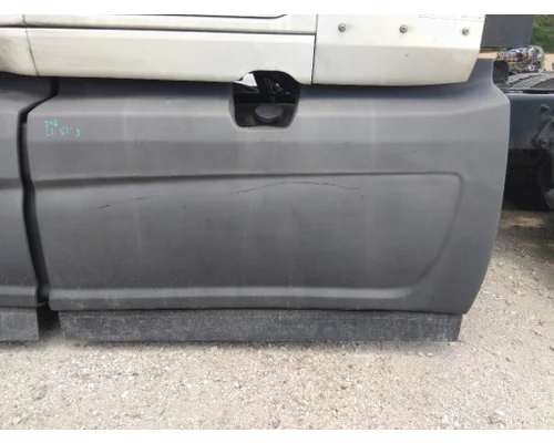 INTERNATIONAL LT CAB SKIRTSIDE FAIRING