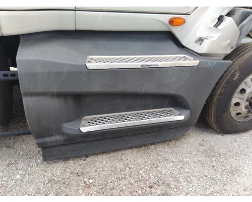 INTERNATIONAL LT CAB SKIRT/SIDE FAIRING