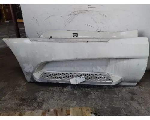 INTERNATIONAL LT CAB SKIRTSIDE FAIRING