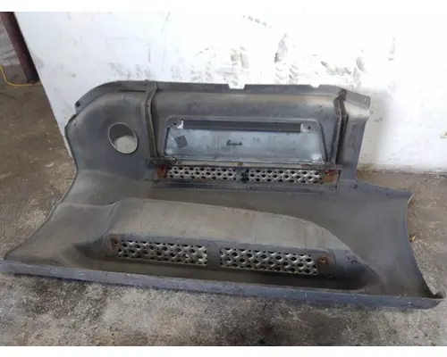 INTERNATIONAL LT CAB SKIRTSIDE FAIRING