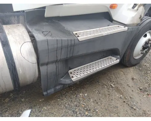 INTERNATIONAL LT CAB SKIRTSIDE FAIRING