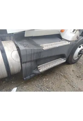 INTERNATIONAL LT CAB SKIRT/SIDE FAIRING