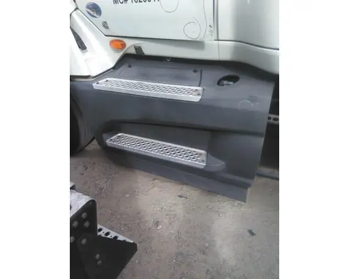 INTERNATIONAL LT CAB SKIRTSIDE FAIRING