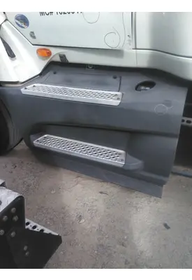 INTERNATIONAL LT CAB SKIRT/SIDE FAIRING