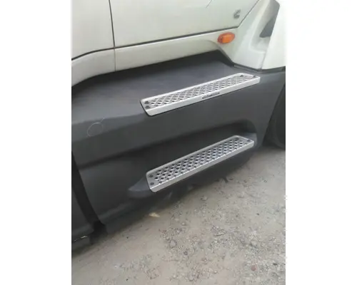 INTERNATIONAL LT CAB SKIRTSIDE FAIRING