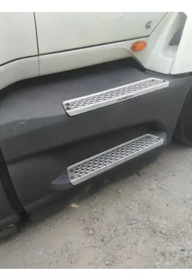 INTERNATIONAL LT CAB SKIRT/SIDE FAIRING