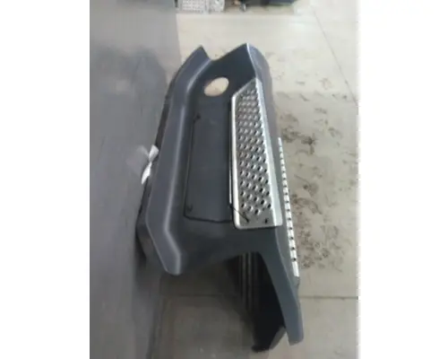 INTERNATIONAL LT CAB SKIRTSIDE FAIRING