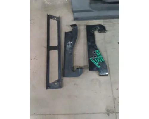 INTERNATIONAL LT CAB SKIRTSIDE FAIRING