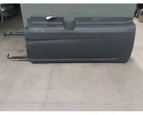 INTERNATIONAL LT CAB SKIRTSIDE FAIRING