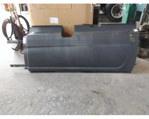 INTERNATIONAL LT CAB SKIRTSIDE FAIRING